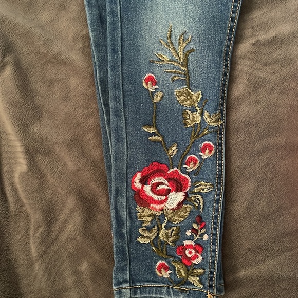 Wonder Nation Embroidered floral bottom girls size 8. Never worn. Soft material - Picture 8 of 8